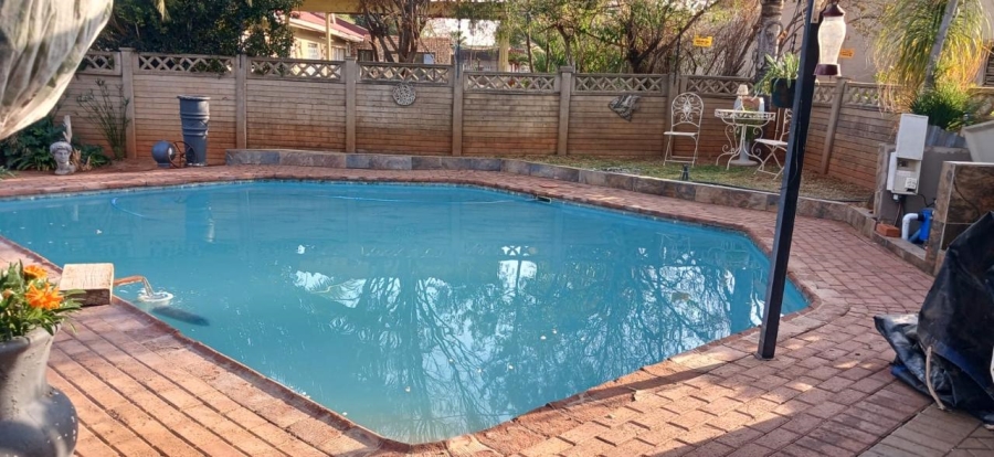 3 Bedroom Property for Sale in Heuwelsig Northern Cape